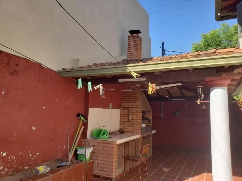 AMPLIA CASA EN ASUNCIÓN - A METROS DE LA UCA — foto 2
