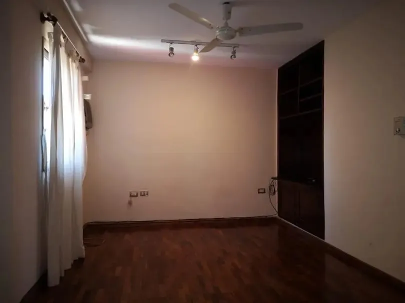 VENDO AMPLIO DEPARTAMENTO - ZONA UNIVERSIDAD AMERICANA — foto 2