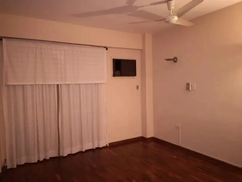 VENDO AMPLIO DEPARTAMENTO - ZONA UNIVERSIDAD AMERICANA — foto 3