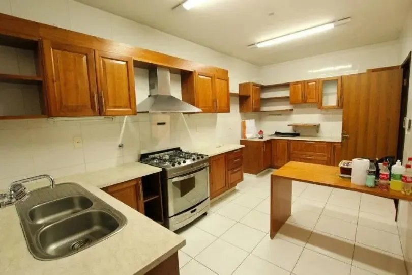 VENDO CASA CON PISCINA - ZONA IDENTIFICACIONES — foto 3
