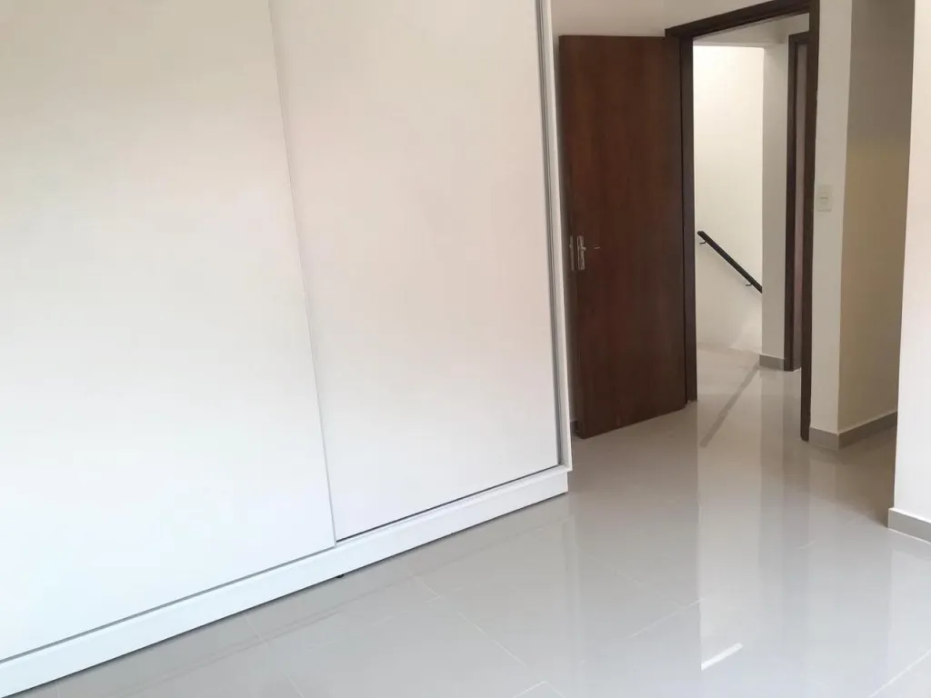 LUQUE: 140M2 – LUJOSO DÚPLEX EN VENTA – 130.000 USD — foto 3