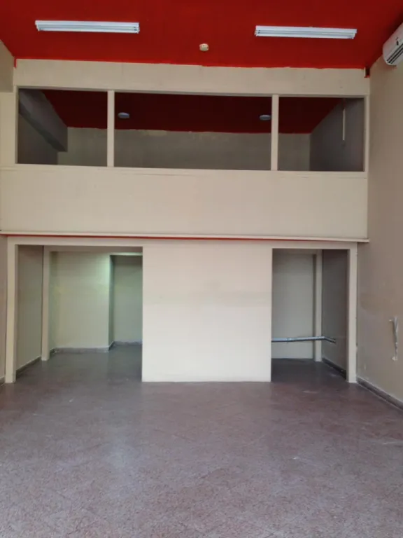 SALONES COMERCIALES SOBRE OLIVA, 60m2, MICROCENTRO,HERMOSAS VIDRIERAS,FRENTE ITAU — foto 2