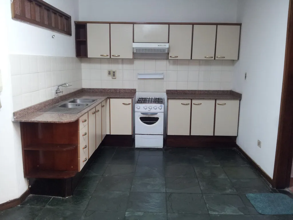 DEPARTAMENTO C PATIO EN VILLA MORRA CON 3 DORM. 2 VEHICULOS. — foto 3