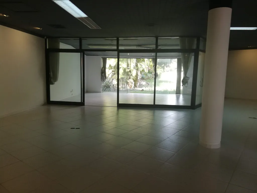 CERCANIAS EMBAJADA AMERICANA CASA SUPER AMPLIA PARA OFICINA. — foto 2