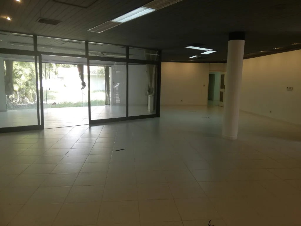 CERCANIAS EMBAJADA AMERICANA CASA SUPER AMPLIA PARA OFICINA. — foto 3