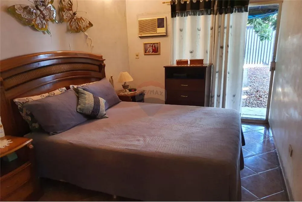 VENDO CASA EN ESQUINA EN INTERESANTE UBICACION 205,000 USD — foto 2