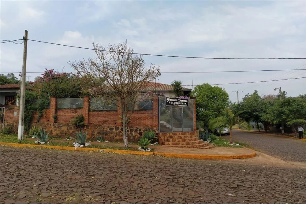 EN VENTA FABULOSA Y AMPLIA CASA EN ESQUINA EN ENCARNACIÓN — foto 2