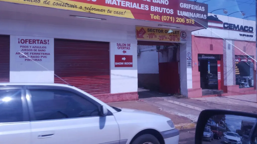 Propietario Vende o Alquila Establecimiento zona Microcentro de Encarnacion. — foto 2