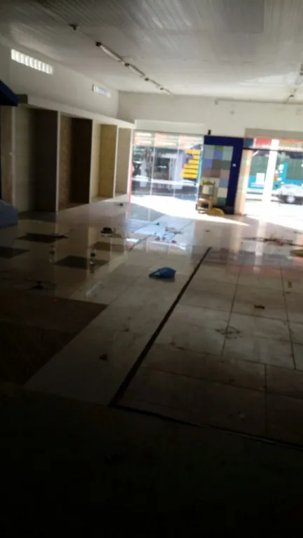 Propietario Vende o Alquila Establecimiento zona Microcentro de Encarnacion. — foto 3