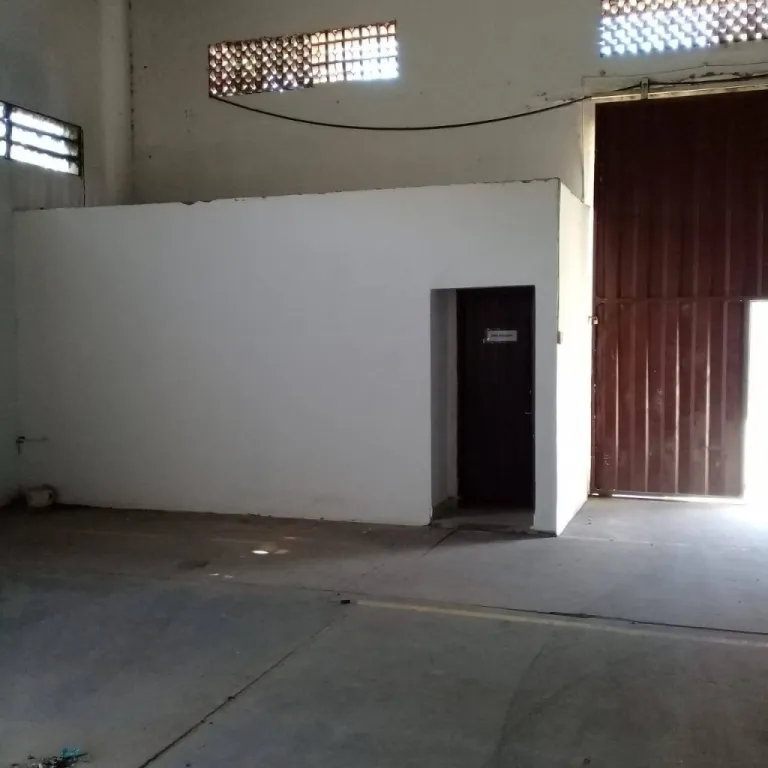 ALQUILAMOS 2 DEPOSITOS ZONA ARTIGAS Y VENEZUELA. — foto 2