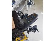 SILLA DE RUEDAS MOTORIZADA CON ELEVACIÓN