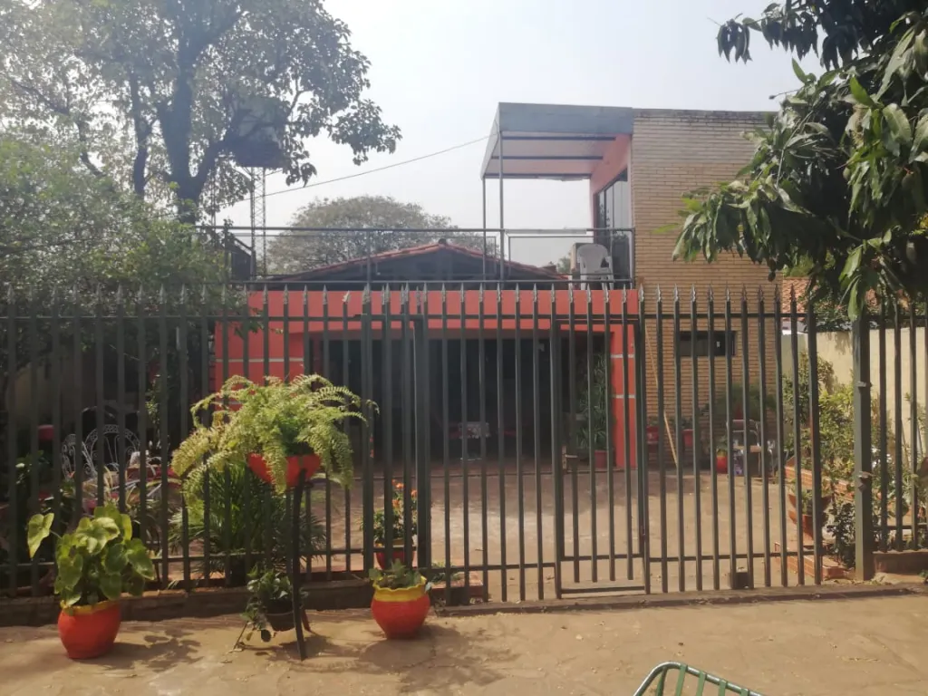VENDO CASA Y TERRENO EN LUQUE — foto 3