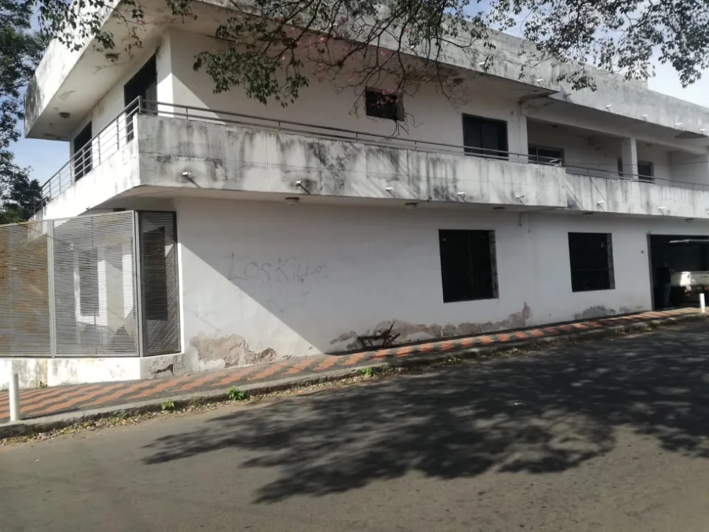 Casa amplia en esquina barrio obrero — foto 2