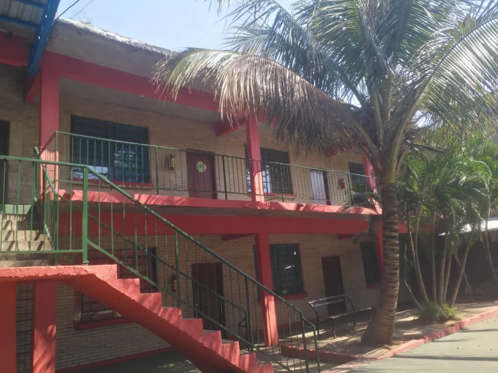LIMPIO: REMATO!! 1.080M2 COMPLEJO EN FUNCIONAMIENTO, OPORTUNIDAD ÚNICA, 2.300.000.000 GS. — foto 3