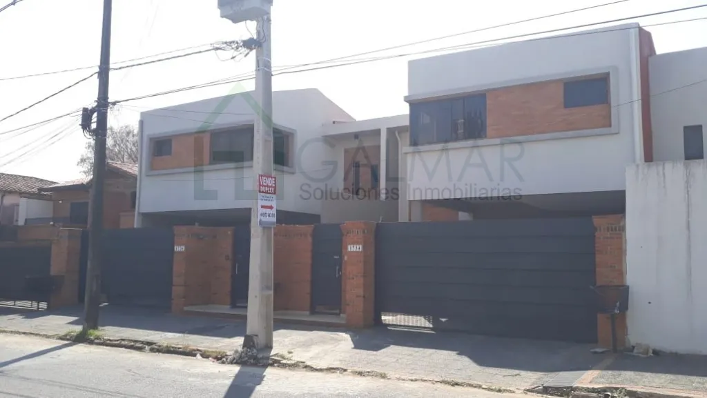 VENDO AMPLIA CASA PAREADA EN SAJONIA DE 292 M2 CONSTRUIDO — foto 2