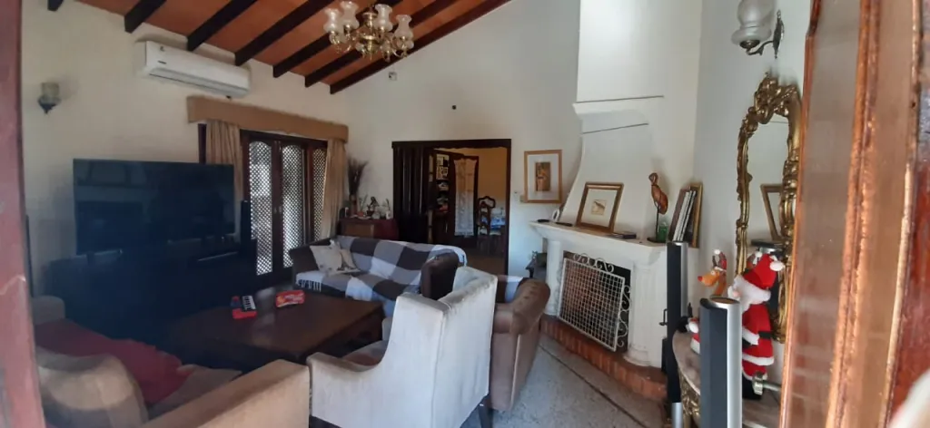 Vendo Casa en esquina zona Los Jardines Luque — foto 2