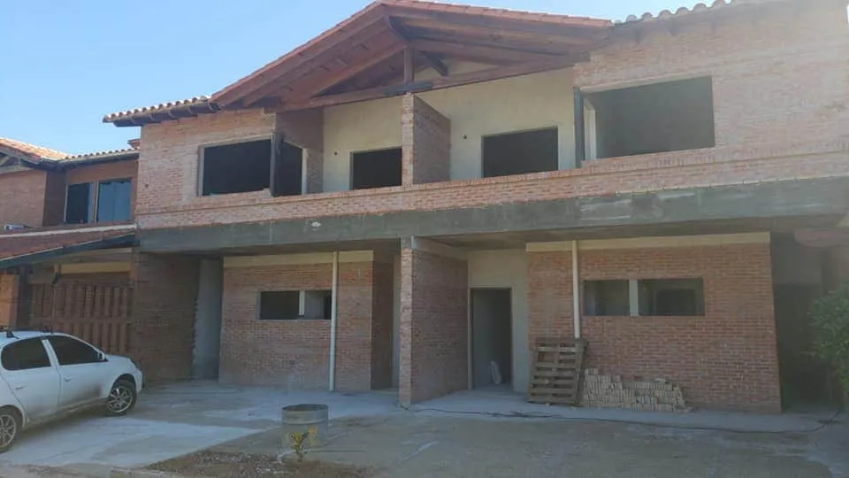Vendo Hermoso y amplio Dúplex en Barrio Cerrado Los Alamos, a pasos del CIT — foto 2