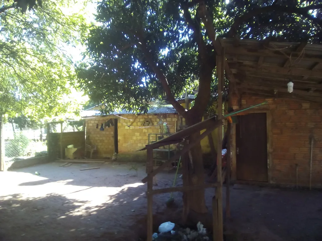 VENDO CASA CON TERRENO AMPLIO EN BARRIO SAN JORGE CERCA DEL CLUB SOL DEL ESTE. — foto 2