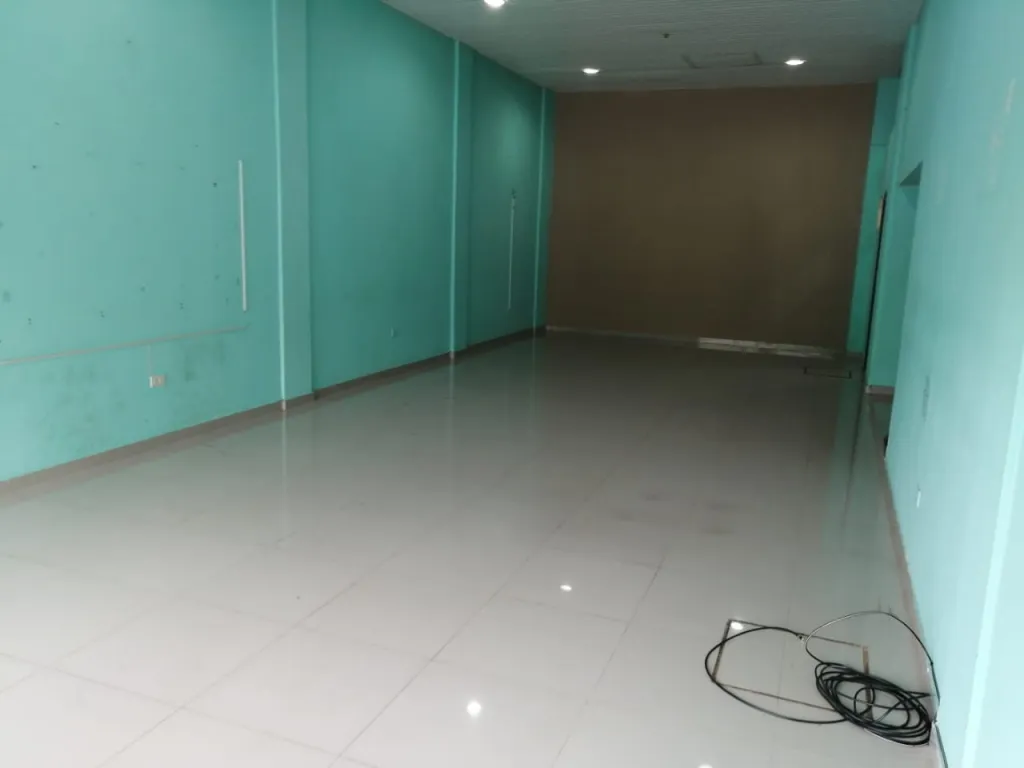 ALQUILO SALON EN SAN LORENZO - ZONA COMERCIAL — foto 2