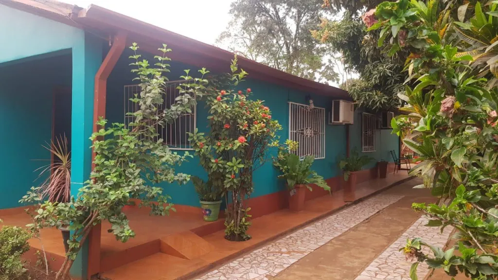 EN CDE VENDO CASA SOBRE ASFALTO, INMEJORABLE UBICACIÓN — foto 2