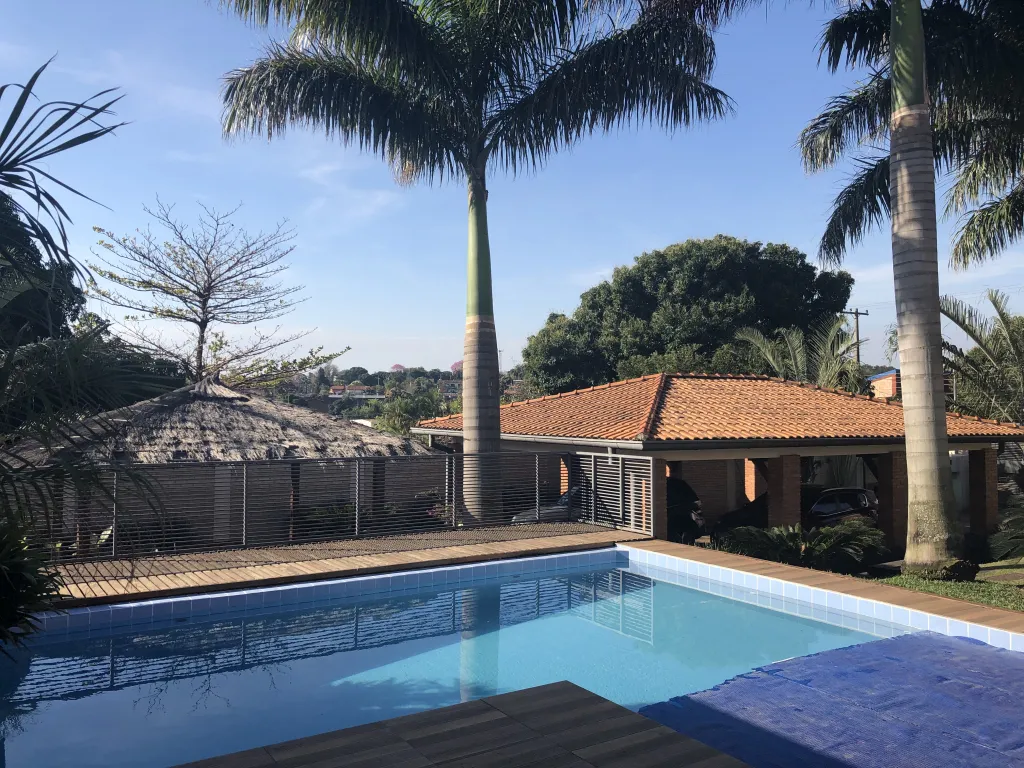 VENDO HERMOSA Y AMPLIA RESIDENCIA EN ZONA DEL YACHT Y GOLF CLUB PYO. — foto 2