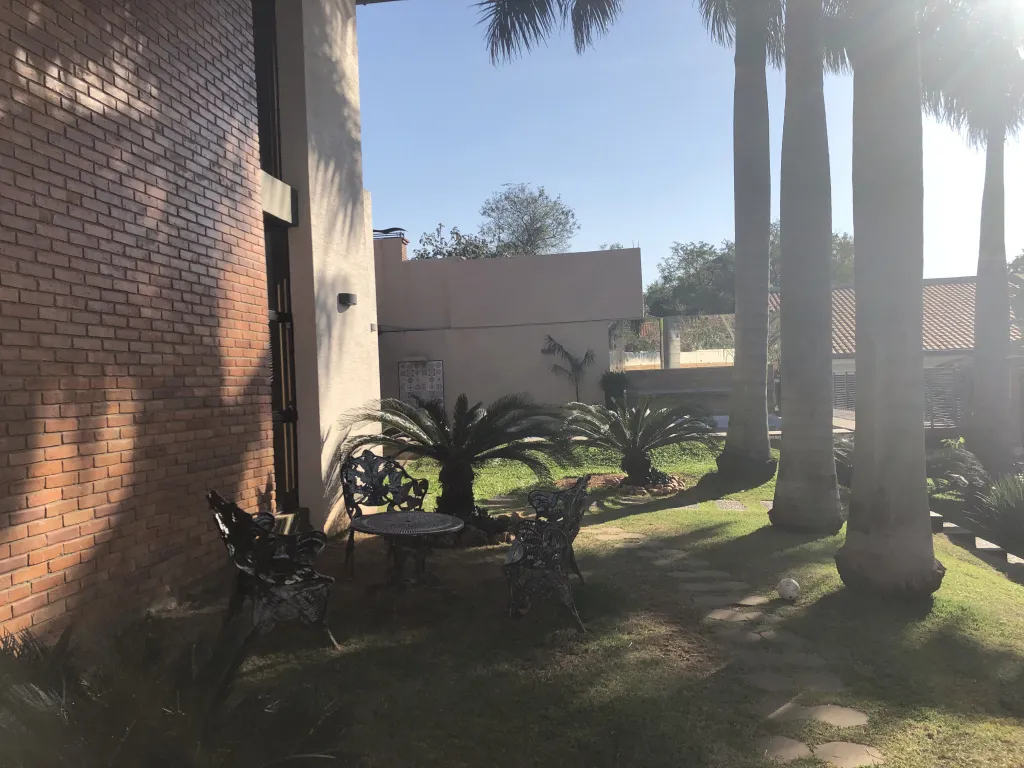 VENDO HERMOSA Y AMPLIA RESIDENCIA EN ZONA DEL YACHT Y GOLF CLUB PYO. — foto 3
