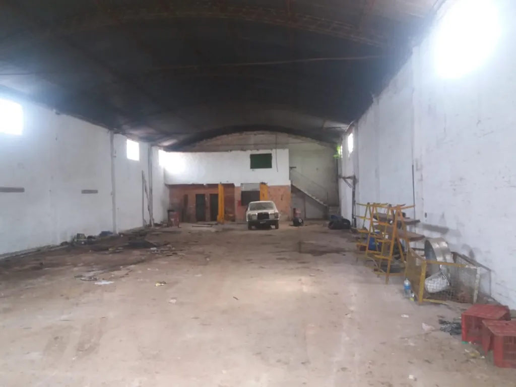 Alquilo amplio Deposito!! En laurelty Luque!! De 360m2 totalmente cerrado 12 x 30 360m2. — foto 2