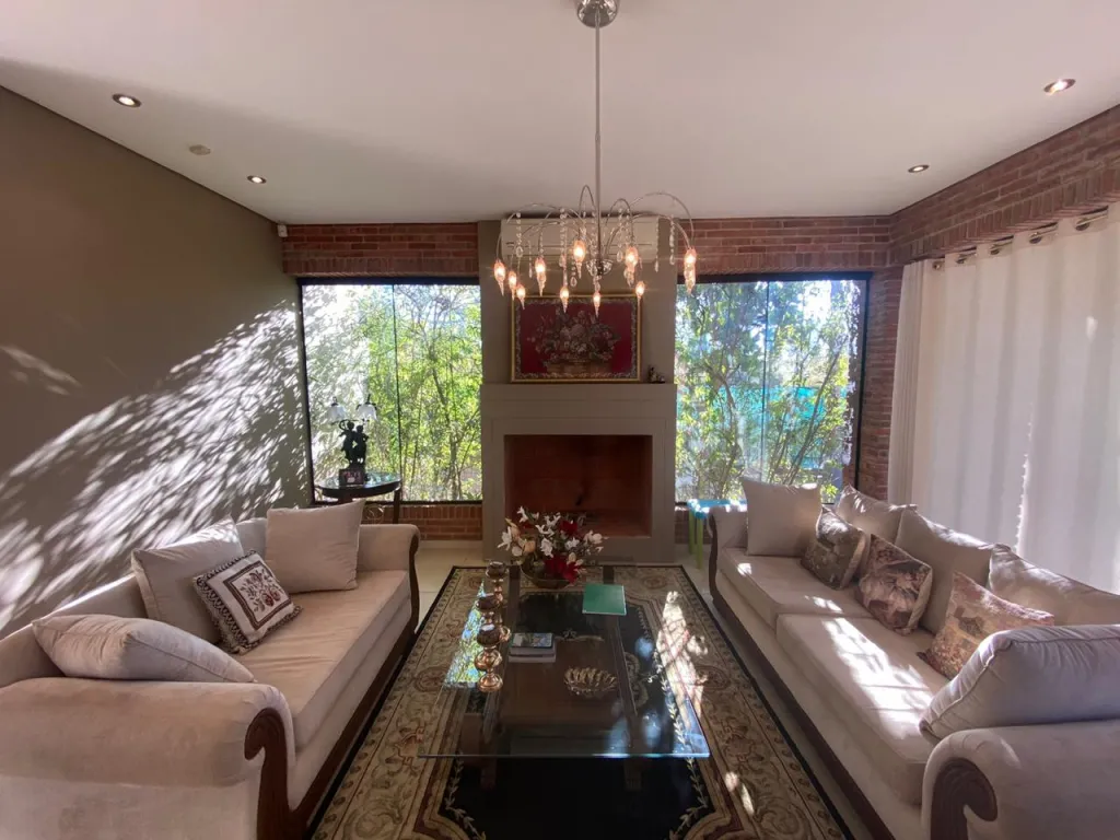 SURUBI-I: 2.500M2, ELEGANTE RESIDENCIA, 4 DORMITORIOS, JARDÍN, PISCINA, 2.000 USD. — foto 3