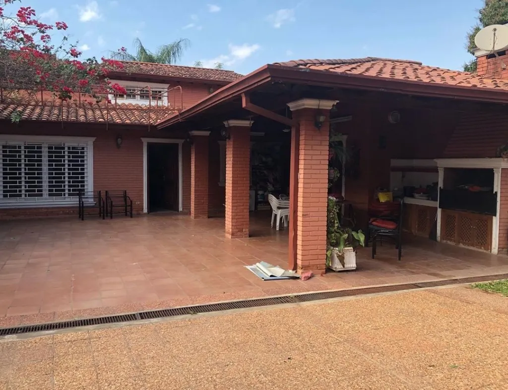 VENDO HERMOSA CASA A RECICLAR. ZONA PRIMER PRESIDENTE — foto 3