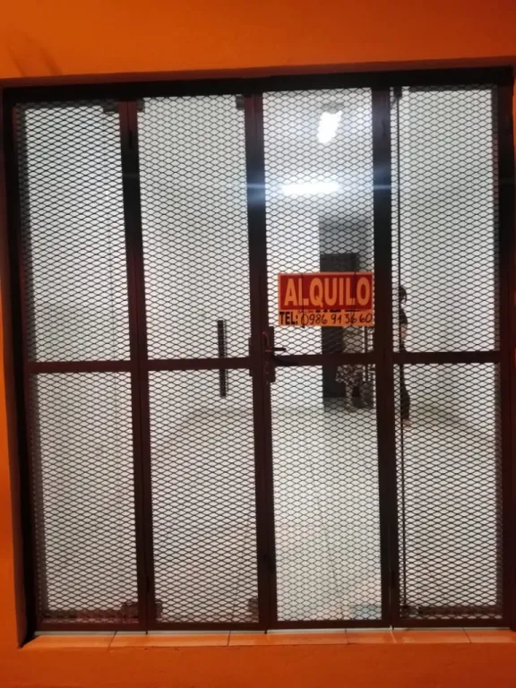 Salón con baño Luque — foto 2
