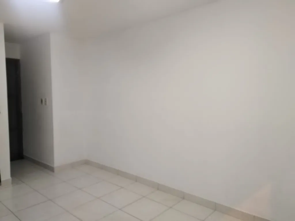 Salón con baño Luque — foto 3