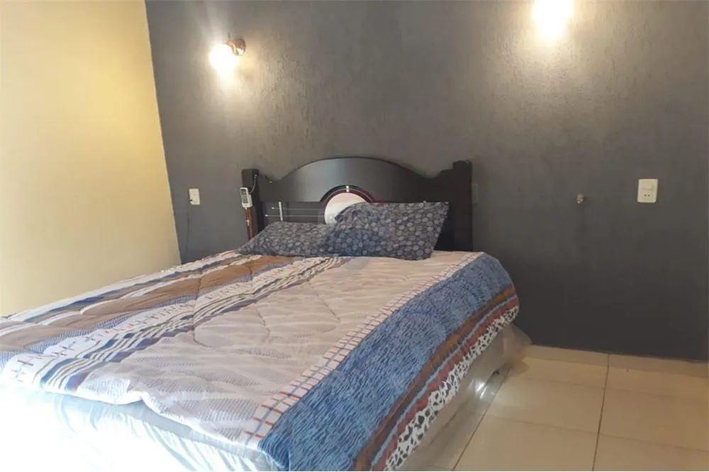 AMPLIA CASA EN VENTA EN EL BARRIO SAN ISIDRO DE ENCARNACIÓN. — foto 3