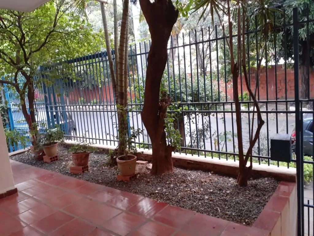 Vendo en Lambare amplia casa — foto 2
