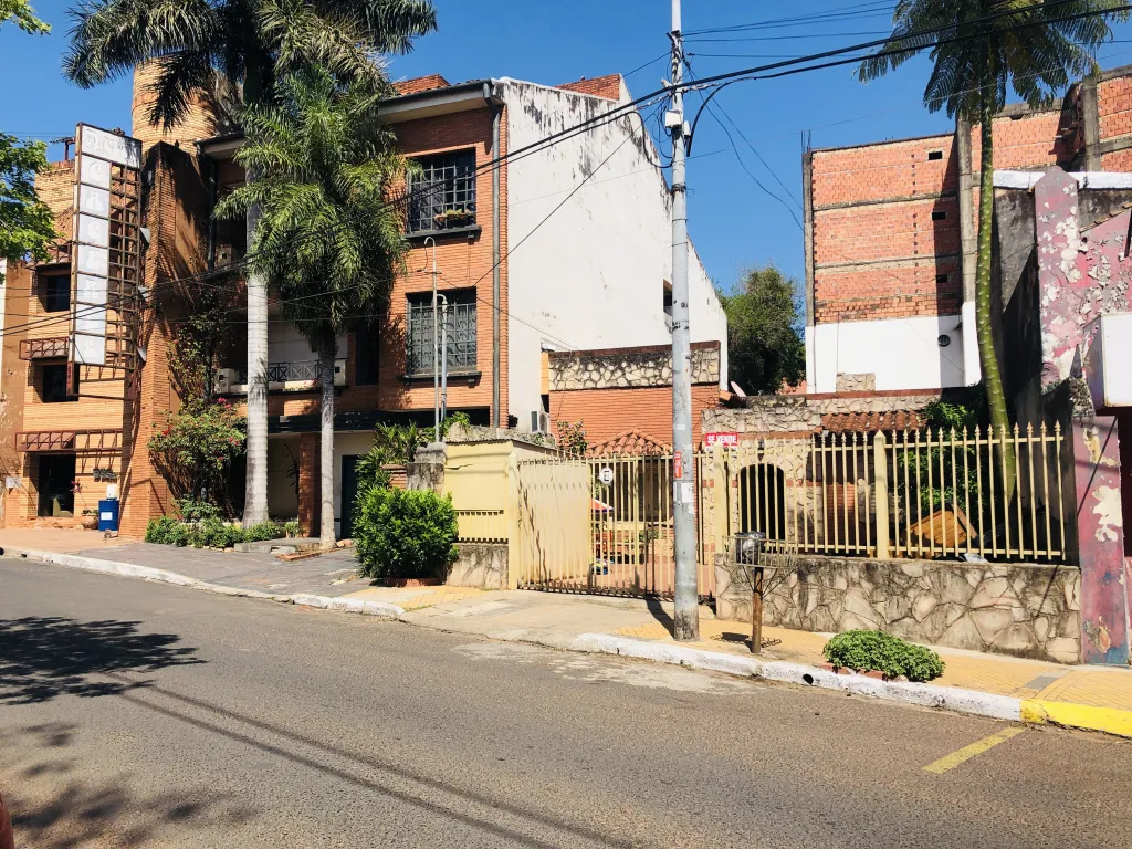 Terreno C Casa en el Bo Las Mercedes Asuncion — foto 2