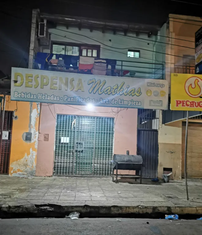 Salón comercial con Departamento Luque centro — foto 3
