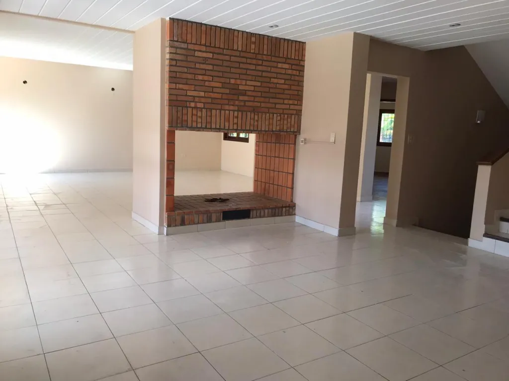 CARMELITAS (PROX. ASA): ELEGANTE RESIDENCIA, 4 DORMITORIOS, JARDÍN, PISCINA, 2.370 USD — foto 2