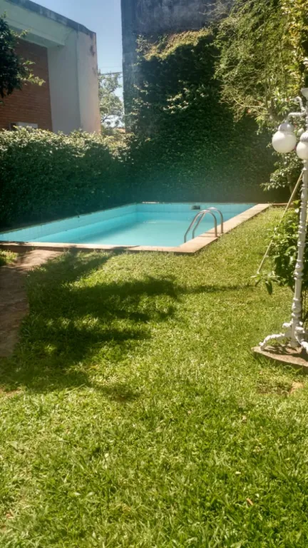 Vendo Amplia Residencia en Asuncion - Barrio Seminario — foto 2