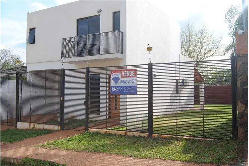 VENDO CASA A PASOS DE LA AVDA. DEL YACHT — foto 2