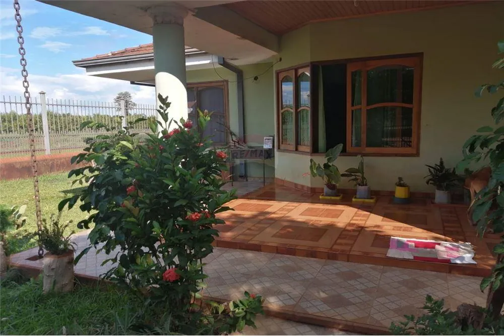 Hermosa casa en venta con local comercial en Bella Vista. — foto 2