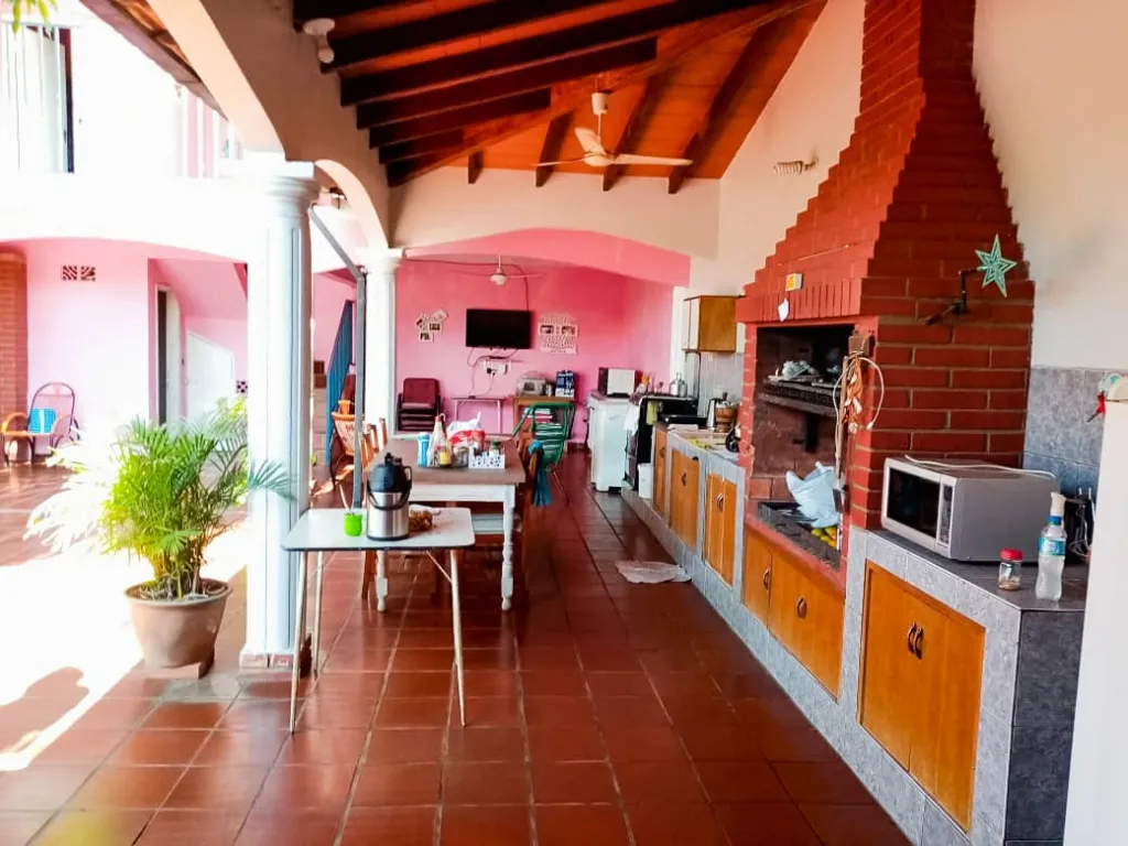 Vendo Amplia Residencia en Villa Elisa — foto 3
