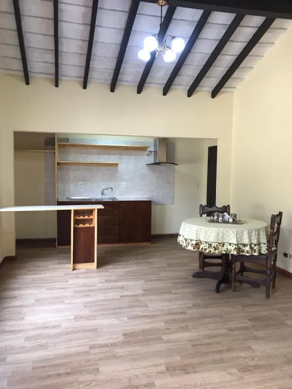 ALQUILO HERMOSA CASA INDEPENIENTE. ZONA EMBAJADA AMERICANA — foto 2