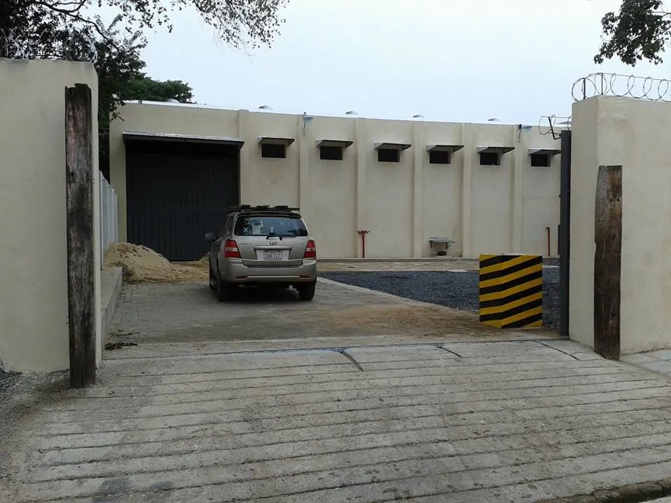 ITA ENRAMADA: 1.000 M2 – UN LUJO!! DEPOSITO EQUIPADO FULL + OFICINAS – 1.800 USD — foto 2