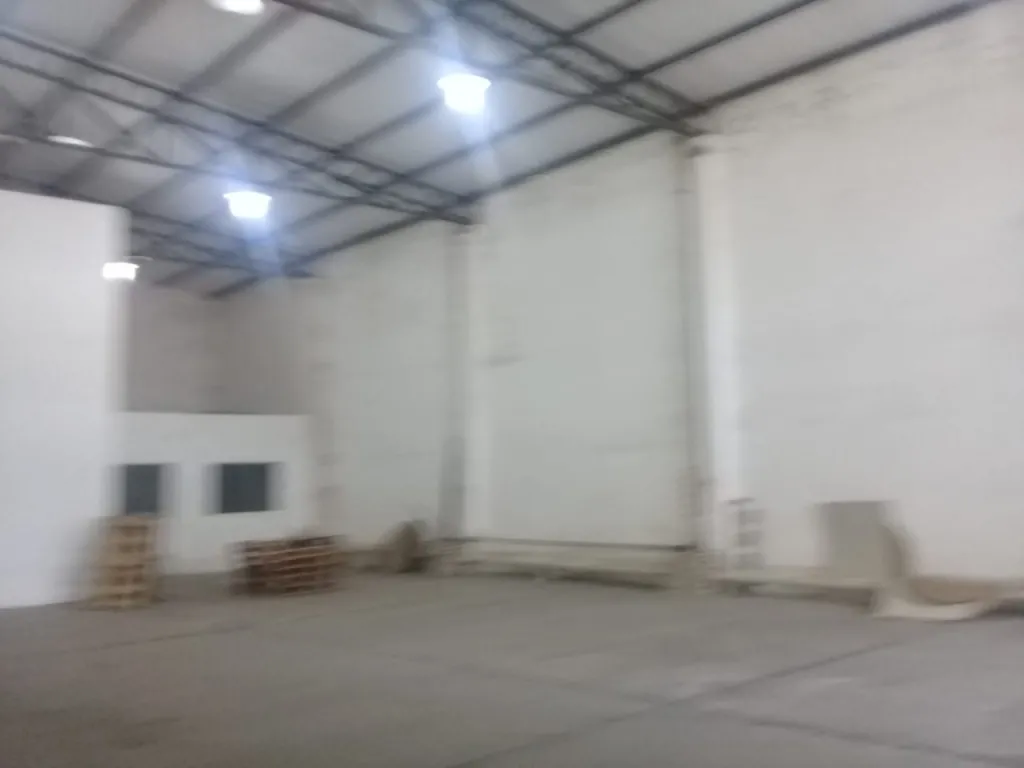 MR ALONSO – PROX. SHOP.: 599 M2 + OFICINAS + BAÑOS, EXCELENTE UBICACIÓN - 10.000.000 GS. — foto 2