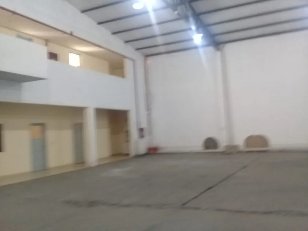 MR ALONSO – PROX. SHOP.: 599 M2 + OFICINAS + BAÑOS, EXCELENTE UBICACIÓN - 10.000.000 GS. — foto 3