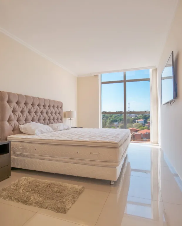 Oportunidad! 375 mil USD. Fino departamento Edificio STRATOS s Molas López — foto 3