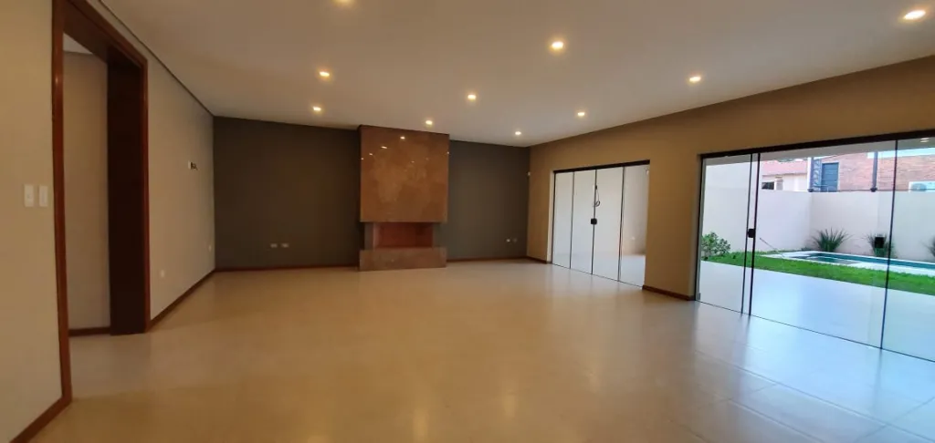 MBURUCUYA: ELEGANTE RESIDENCIA A ESTRENAR, 4 SUITES, JARDÍN C PISCINA – 2.500 USD. — foto 3