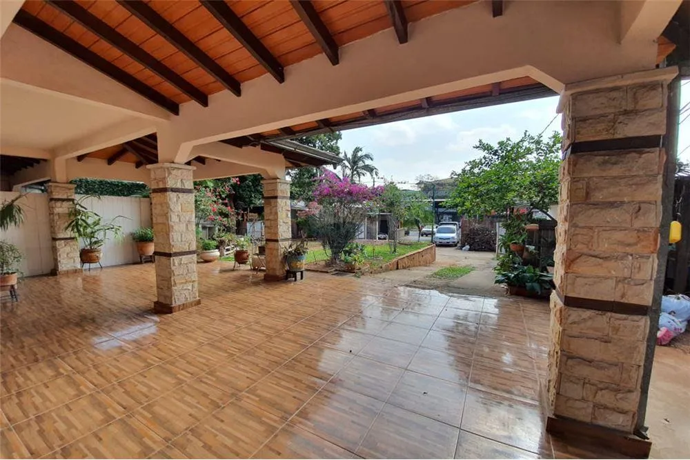 VENDO CASA EN EL CENTRO DE SAN LORENZO — foto 2
