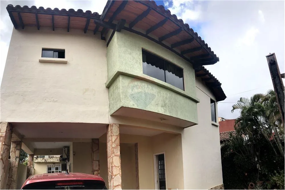 VENDO RESIDENCIA A REFACCIONAR EN BARRIO MBURUKUJA — foto 2
