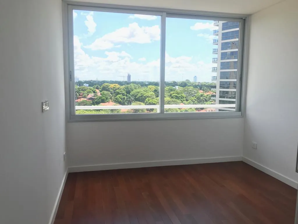 En venta departamento de 1 dormitorio en edificio de primer nivel,Barrio Ykua Sati — foto 3