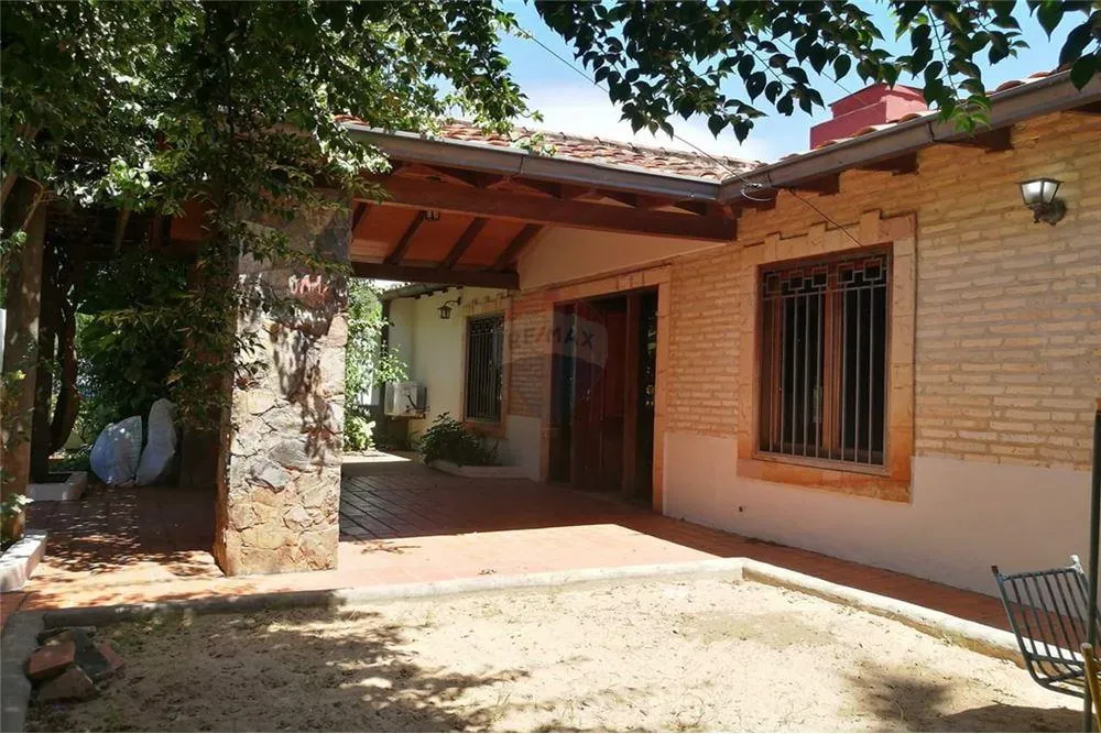 AMPLIA CASA DE 3 HABITACIONES EN BARRIO PRIMAVERA DE LUQUE — foto 3